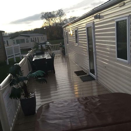 3 Bedroom 8 Berth Standard Basic Caravans With Hot Tub,Mountain Bikes Tattershall Dış mekan fotoğraf