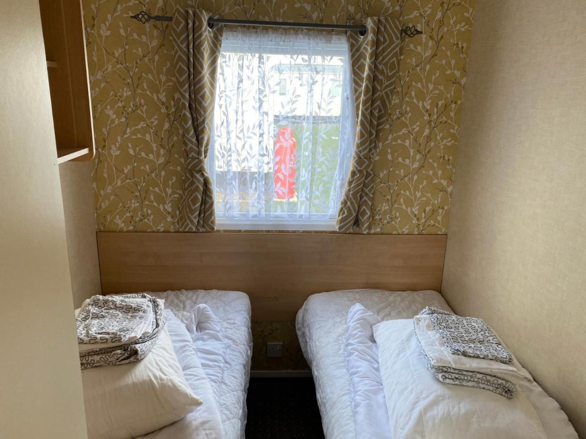 3 Bedroom 8 Berth Standard Basic Caravans With Hot Tub,Mountain Bikes Tattershall Dış mekan fotoğraf