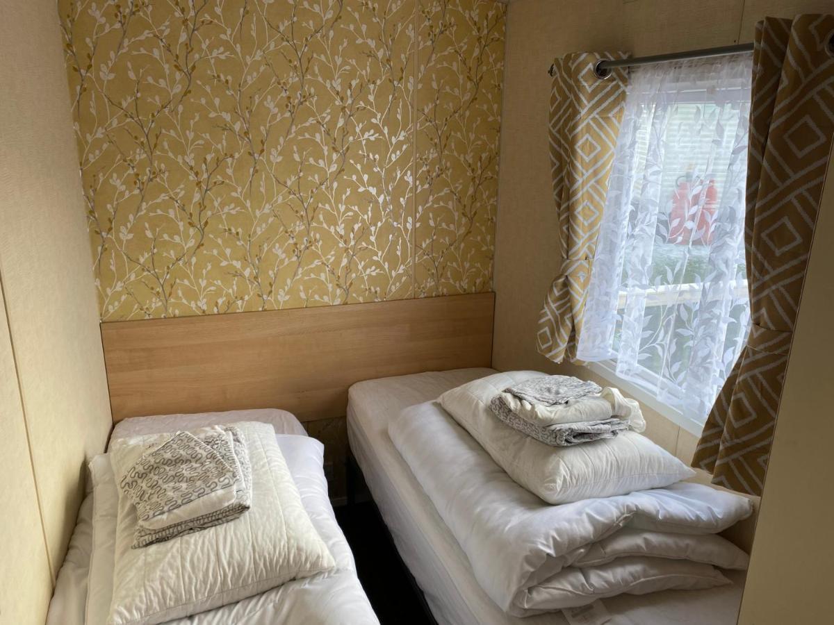 3 Bedroom 8 Berth Standard Basic Caravans With Hot Tub,Mountain Bikes Tattershall Dış mekan fotoğraf