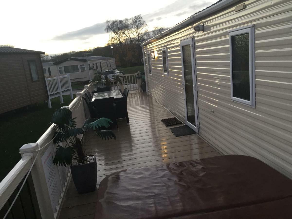 3 Bedroom 8 Berth Standard Basic Caravans With Hot Tub,Mountain Bikes Tattershall Dış mekan fotoğraf